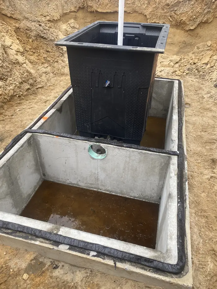 Concrete septic tank with riser